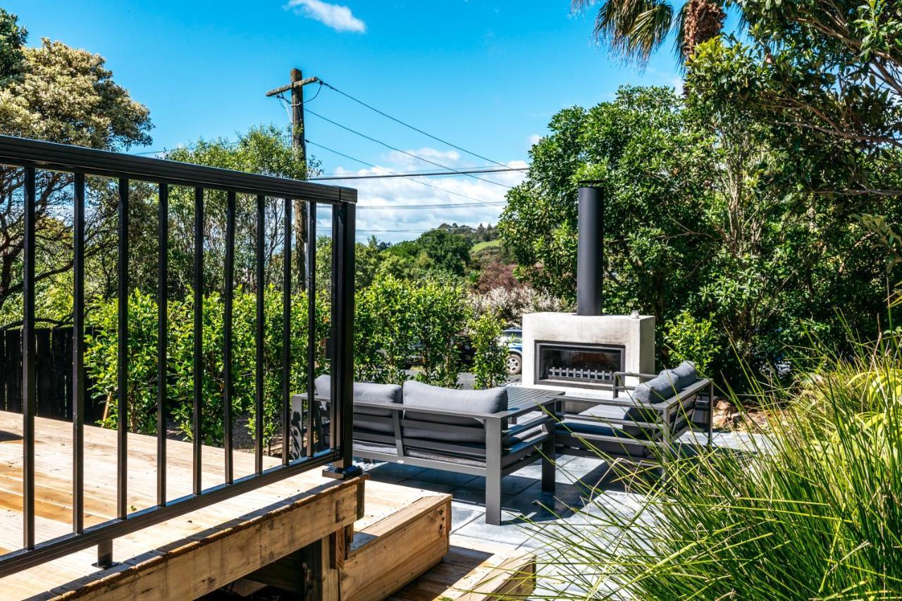 Relax On Ridge Villa Oneroa Exterior photo
